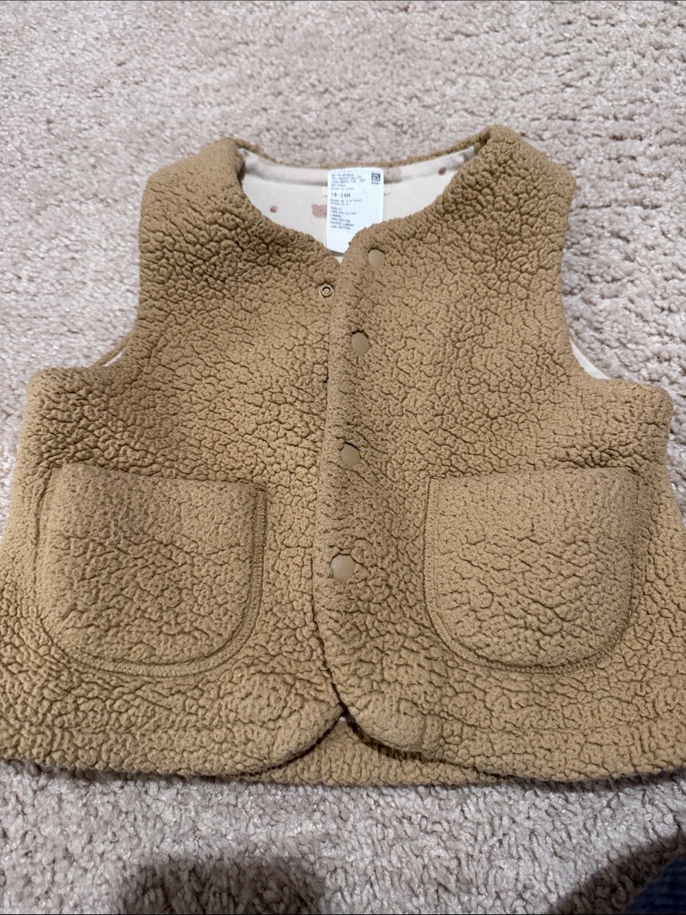 Uniqlo Kids Sherpa Vest in Camel